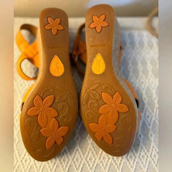 Born Women’s Size 9M Du Jour Heel Light Pale Orange Leather Ankle Strap
Buckle - Picture 4 of 11